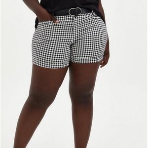 Torrid 5 Inch Stretch Sateen Mid-Rise Belted Short - New w/tags